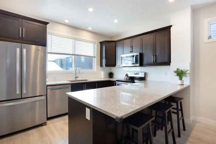 Sunset Ridge Home: Chef's Kitchen, Primary Suite, Double Garage