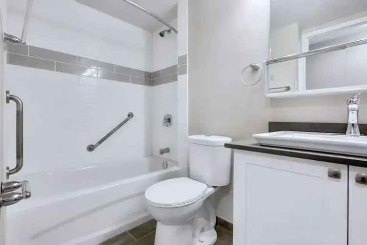 Rent Apartment in Ottawa with Free Month of Rent and Great Amenities