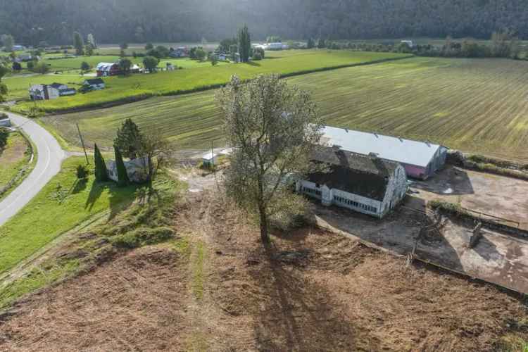 A $2,595,000.00 House with Acreage with 2 bedrooms in Sumas Prairie, Abbotsford