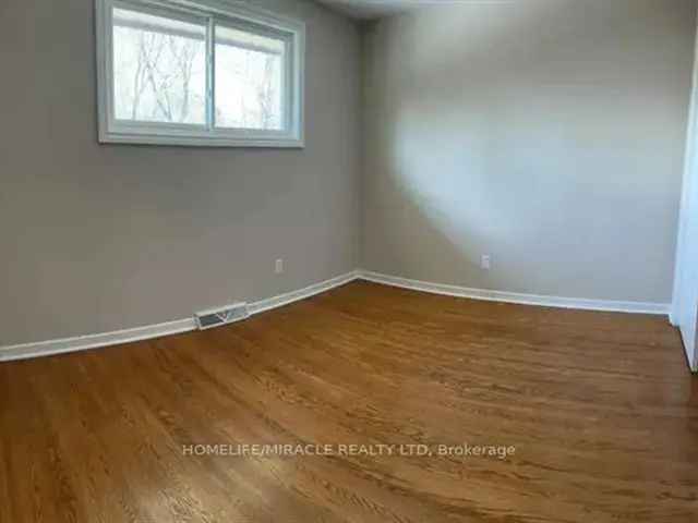 Beautiful Bungalow Townhouse Near Brock University