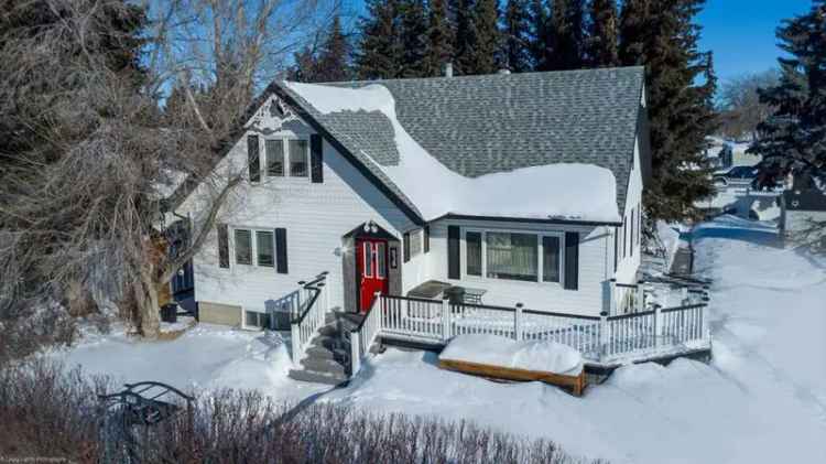 6 Bedroom Family Home with Hot Tub and Detached Garage