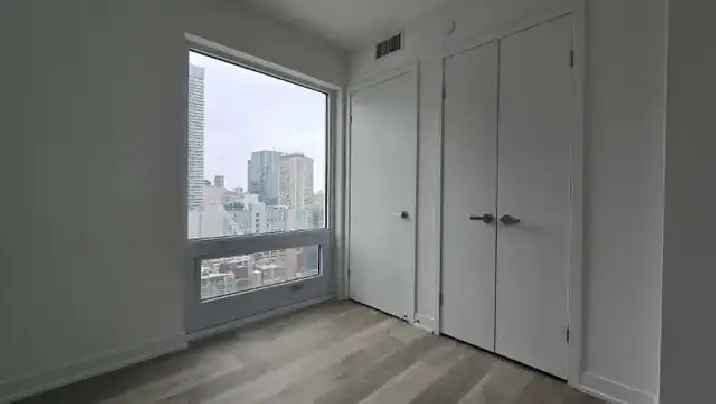 Lease 2 Bedroom Condo in Downtown Toronto with Parking