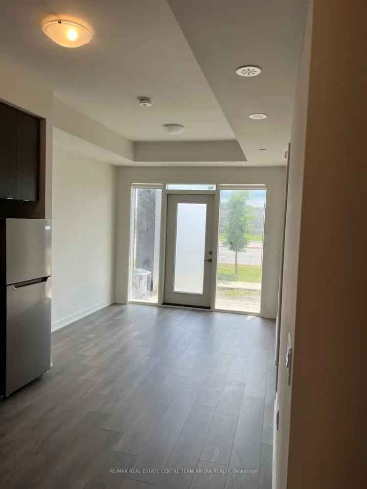 One Bedroom Condo with Den and Terrace - New Appliances