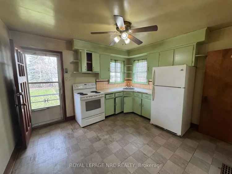 4-Bedroom Fixer-Upper with Great Potential Near Stores and Highways