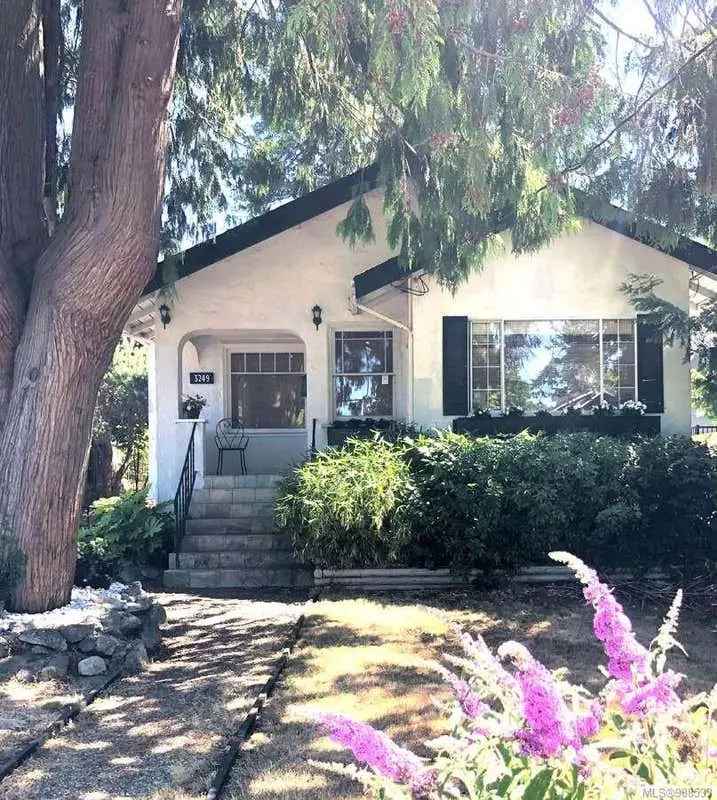 1920s Character Home with Modern Updates in Maplewood