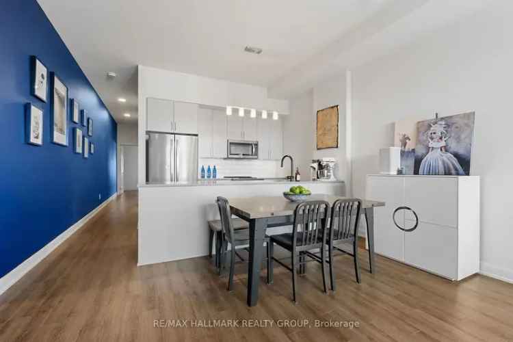 Centretown 2-Bedroom Condo with Chef's Kitchen and Parking