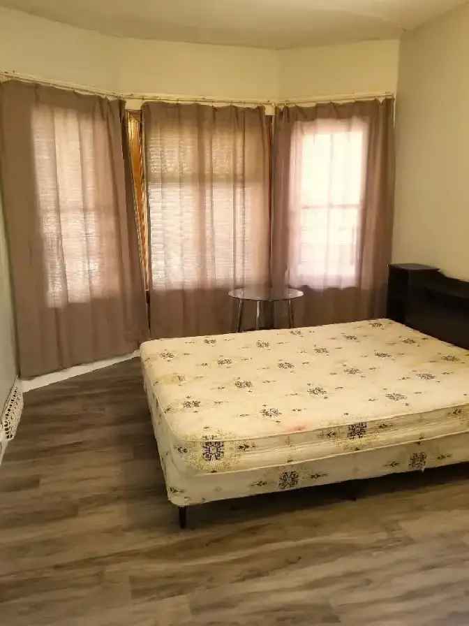 For Rent: 2-Bedroom Suite, FURNISHED! (Downtown)