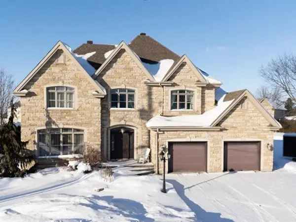 5 Bedroom 2-Story Home in Victoriaville