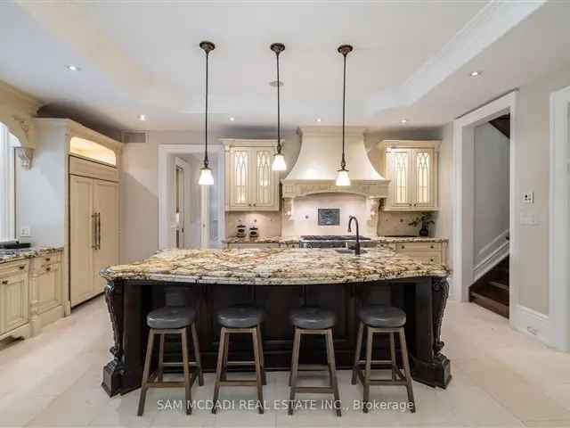 House For Sale in Mississauga, Ontario