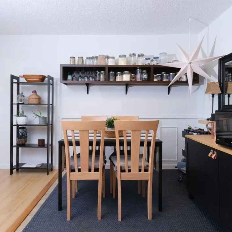 Mountain Facing 2-Bedroom Apartment in Hambry Court