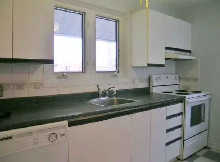 Ottawa East Main Floor 2-Bedroom House For Rent