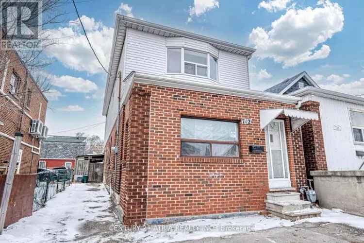 3-Bedroom Detached Home in Toronto - Updated Kitchen and Finished Basement