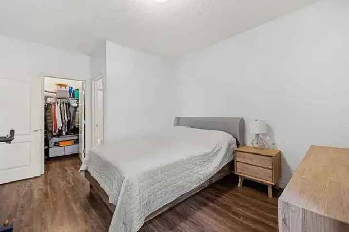 Two bedroom apartment downtown Calgary - Free December rent