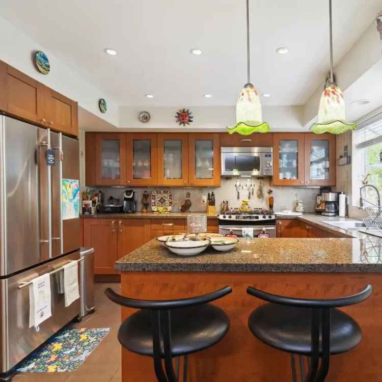 Expansive Family Home in Grouse Woods - 4200 Sq Ft