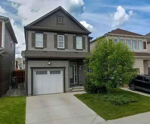 Rent Detached Home in Airdrie with Air Conditioning and Large Backyard