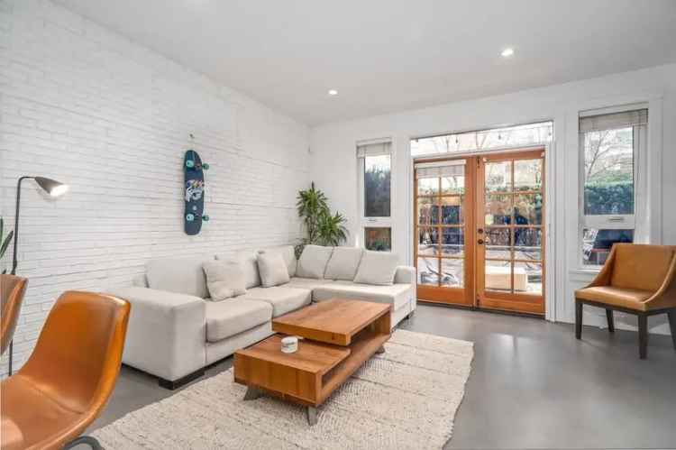 1 2437 W 1ST Avenue in Vancouver: Kitsilano Townhouse for sale in “First Avenue Mews” (Vancouver West)  : MLS®# R2896166