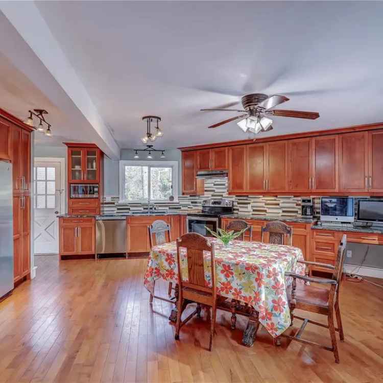 Nanoose Bay Coastal Home with Workshop - 4 Bed 3 Bath
