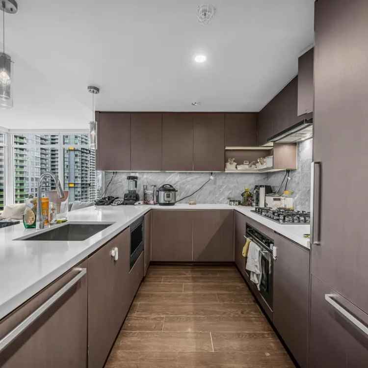 2 Bed 2 Bath Plus Den Home in Met2 by Concord Pacific