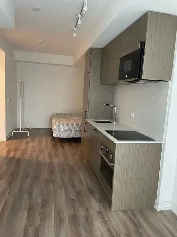 Studio for Rent in Downtown Toronto with Great Amenities