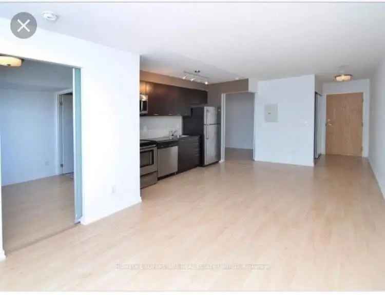 Rent 2 Bedroom Condo in Toronto King West with Private Patio and Amenities