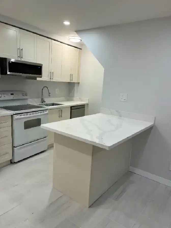 2 Bed 1 Bath apartment near Eglinton Ave W and Spadina Rd