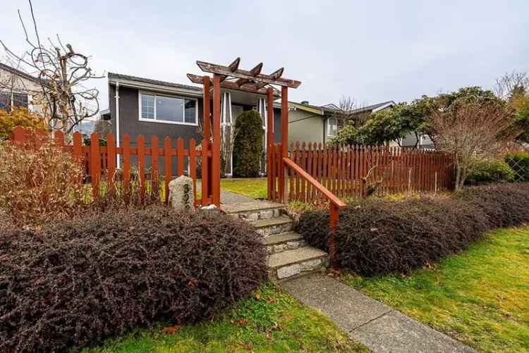 328 E 16TH Street in North Vancouver: Central Lonsdale House for sale : MLS®# R2969640