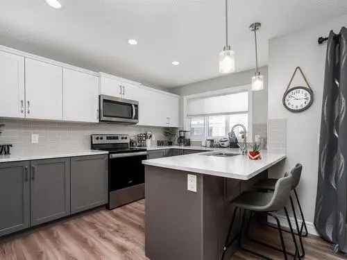 Townhouse For Sale in Edmonton Alberta 3 Bed 25 Bath 1251 Sq Ft