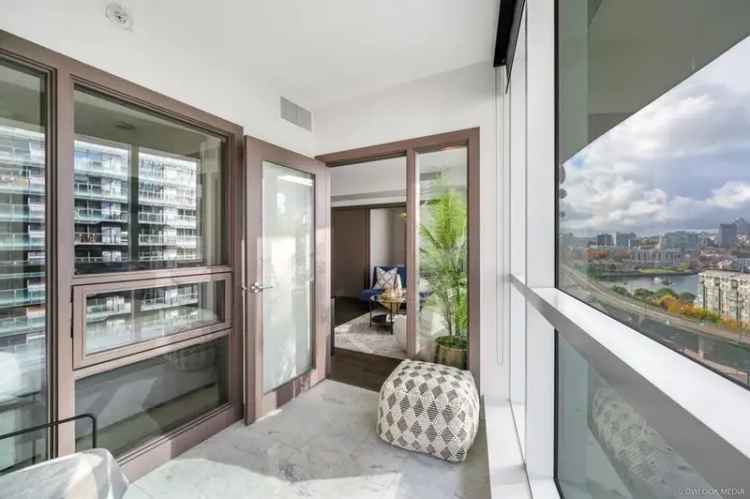 Yaletown Condo 1 Bed + Den One Pacific Marina Views
