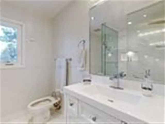 House For Sale in Newmarket, Ontario