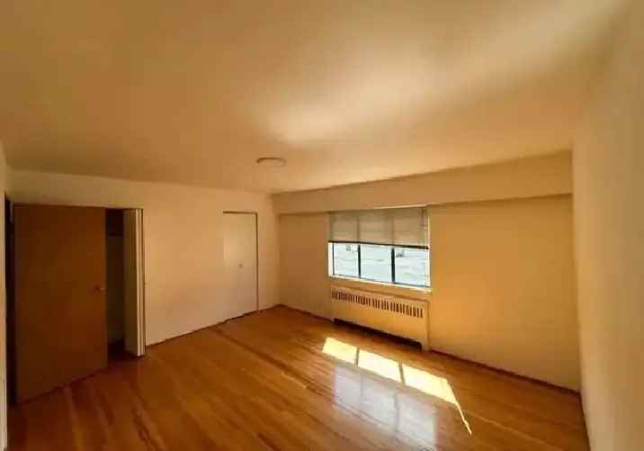 $1150 Private Room For Rent in 2 BR Apartment (Vancouver)