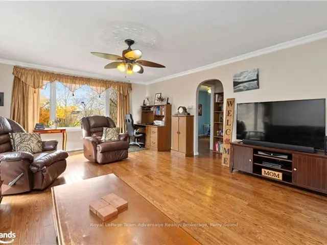 Parry Sound Raised Bungalow - Updated 3 Bedroom Home with Georgian Bay Views