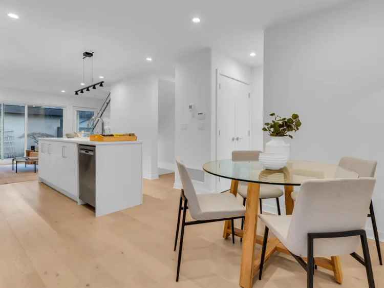 Central Lonsdale Townhouse 4 Bed 4 Bath - Modern Design and Double Garage