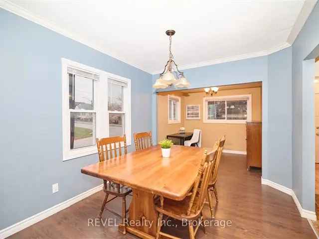 Charming Niagara Falls Home Updated Kitchen Two Bedrooms Low Maintenance