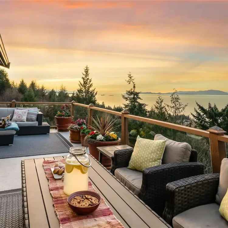 Ocean View Estate: 4281 sq ft Home 1235 sq ft Guest House