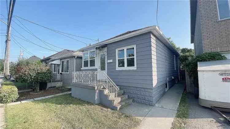 House For Sale in Hamilton, Ontario