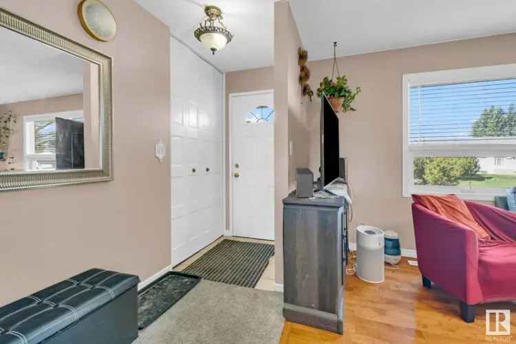 3 Bedroom Bungalow in Baturyn Family Friendly Neighborhood