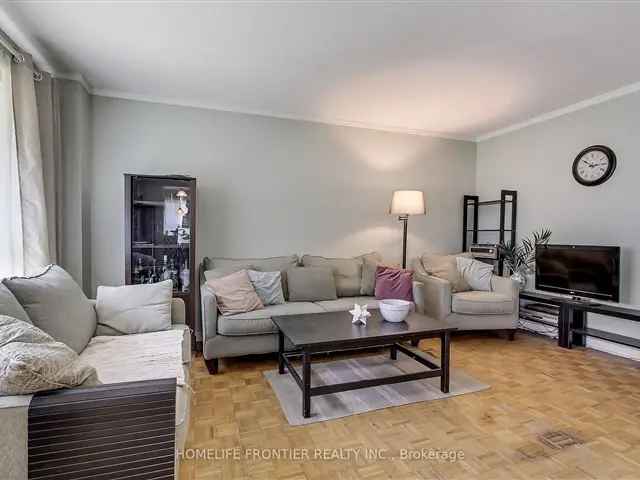 3 Bedroom House in North Richvale - Private Backyard and Finished Basement