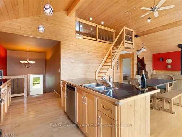 3-Bedroom Waterfront Home Georgian Bay 2200Sqft