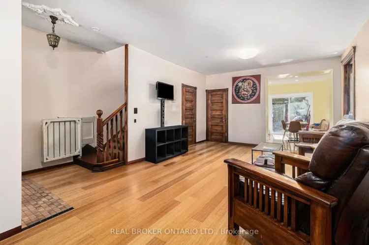Ottawa Golden Triangle 3-Bedroom Detached Home