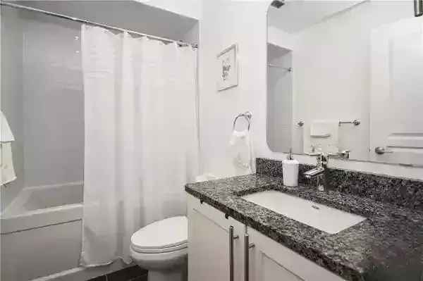 Rent luxury condo 1 bedroom den downtown Ottawa with amenities