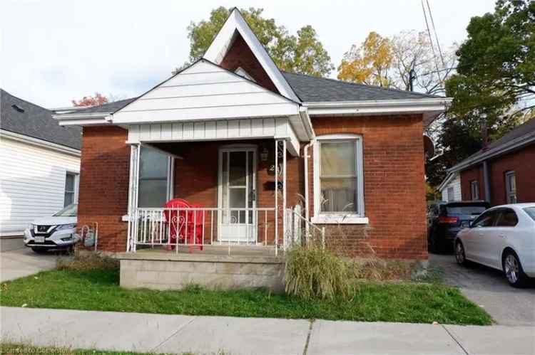 House For Sale in Brantford, Ontario