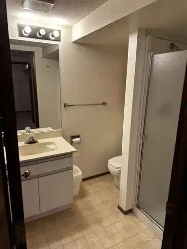 Room in Calgary - Private Bathroom, Spacious Living Room, Laundry Access