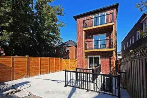 5 rooms house of 443 m² in Toronto