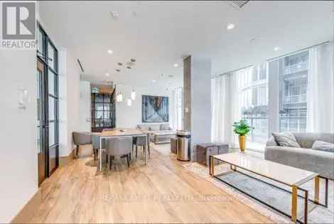 4 rooms apartment of 615 m² in Toronto