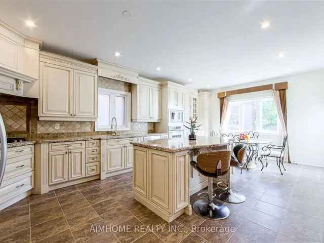 Executive 4-Bedroom Home in Thornhill Woods