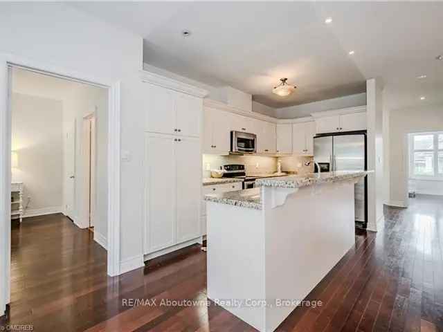 Townhouse For Sale in Burlington, Ontario