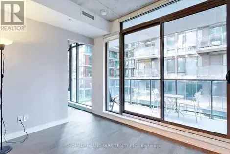 1 room apartment of 354 m² in Toronto