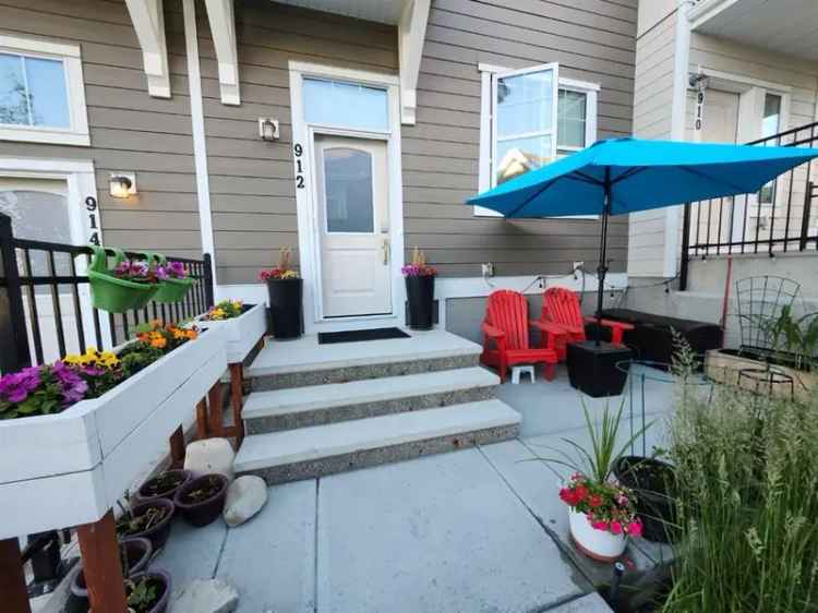 Cranston Riverstone Townhouse Condo - 2 Bed 2 Bath Double Garage