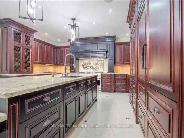 House For Sale in Burlington, Ontario