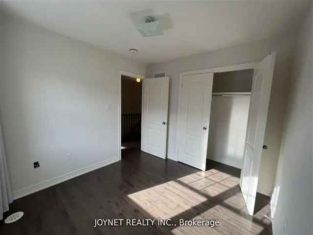 3 Bedroom Townhouse Near Mt Joy Go Train Station